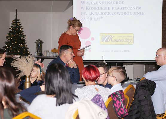 Grafika 1: Fotorelacja z gali wręczenia nagród laureatom konkursu plastycznego