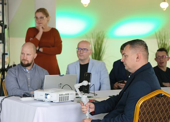 Grafika 13: Fotorelacja z gali wręczenia nagród laureatom konkursu plastycznego