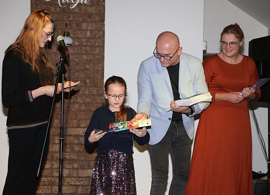 Grafika 14: Fotorelacja z gali wręczenia nagród laureatom konkursu plastycznego