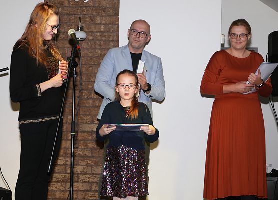 Grafika 15: Fotorelacja z gali wręczenia nagród laureatom konkursu plastycznego