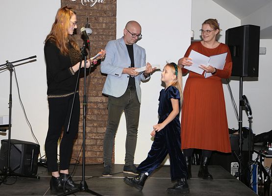 Grafika 16: Fotorelacja z gali wręczenia nagród laureatom konkursu plastycznego