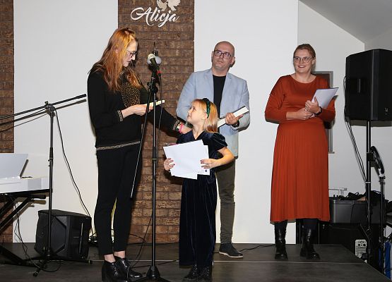 Grafika 17: Fotorelacja z gali wręczenia nagród laureatom konkursu plastycznego