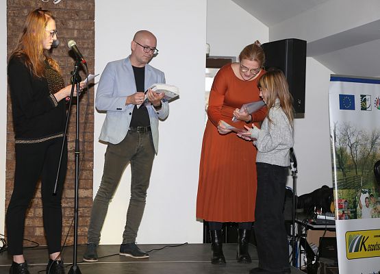 Grafika 20: Fotorelacja z gali wręczenia nagród laureatom konkursu plastycznego