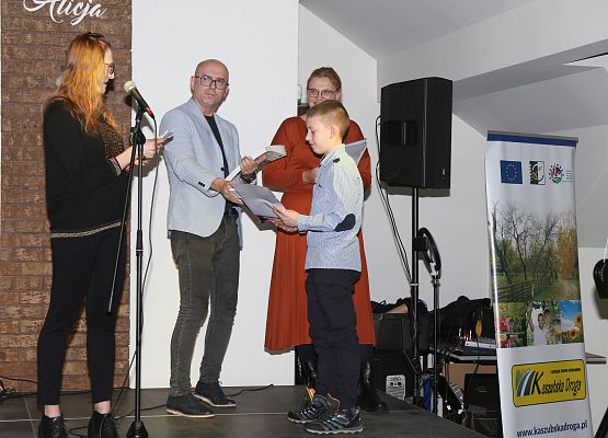 Grafika 22: Fotorelacja z gali wręczenia nagród laureatom konkursu plastycznego