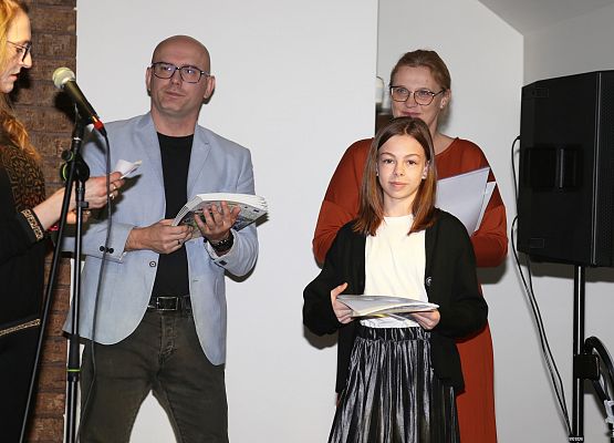 Grafika 24: Fotorelacja z gali wręczenia nagród laureatom konkursu plastycznego