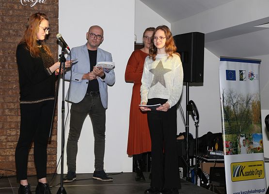 Grafika 25: Fotorelacja z gali wręczenia nagród laureatom konkursu plastycznego