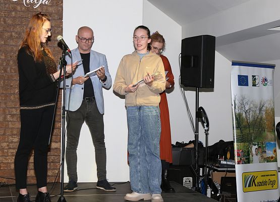 Grafika 26: Fotorelacja z gali wręczenia nagród laureatom konkursu plastycznego