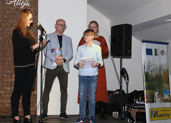 Grafika 28: Fotorelacja z gali wręczenia nagród laureatom konkursu plastycznego