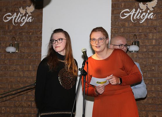 Grafika 30: Fotorelacja z gali wręczenia nagród laureatom konkursu plastycznego