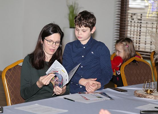 Grafika 32: Fotorelacja z gali wręczenia nagród laureatom konkursu plastycznego