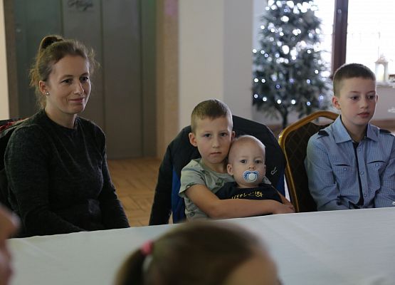 Grafika 40: Fotorelacja z gali wręczenia nagród laureatom konkursu plastycznego