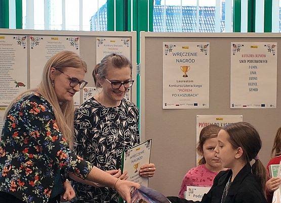 Grafika 6: Uroczyste wręczenie nagród w konkursie literackim „Piórem po Kaszubach”